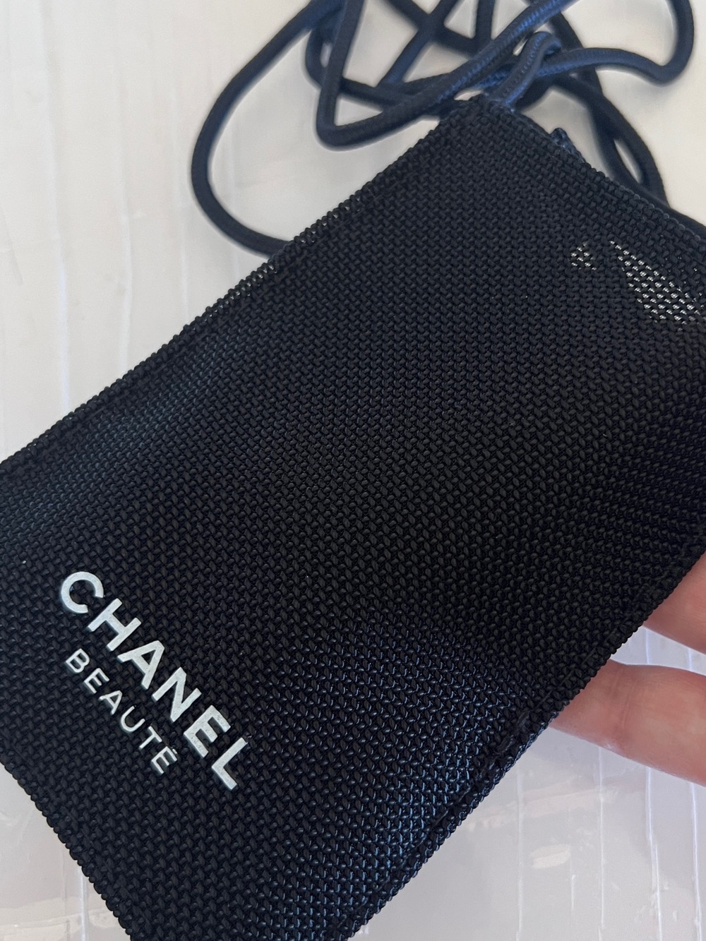 new! Chanel  Black cosmetic bag with Drawstring - Picture 3 of 9
